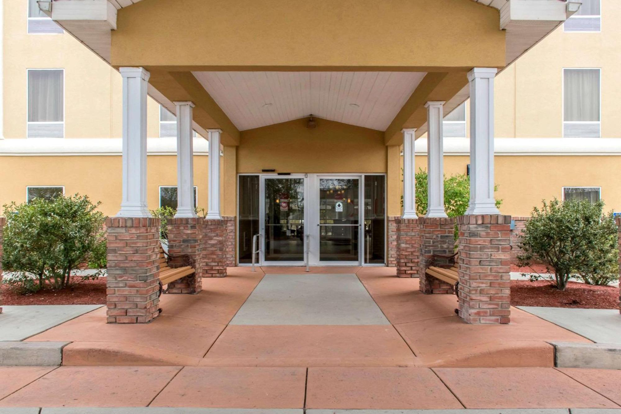 Comfort Suites Scranton Near Montage Mountain Bagian luar foto
